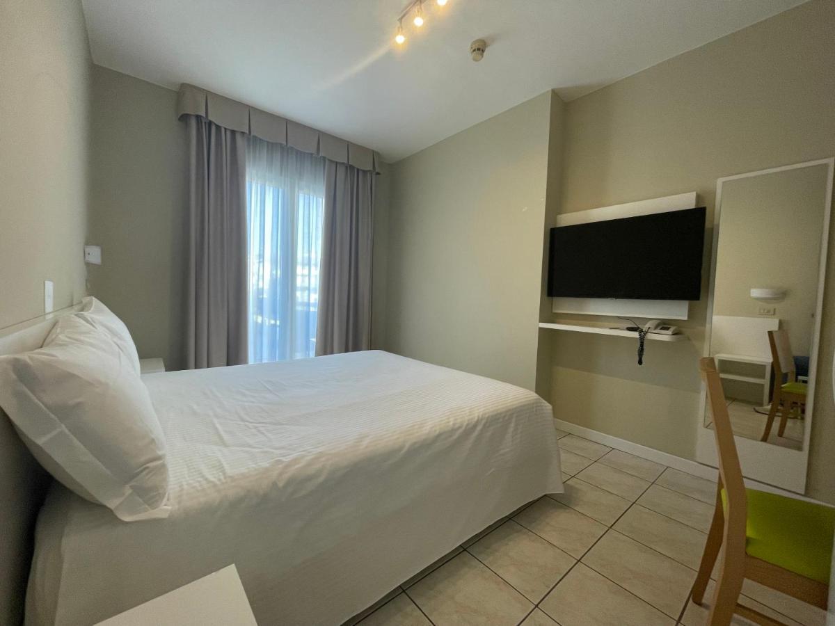 Hotel Athena Lignano Sabbiadoro Ruang foto