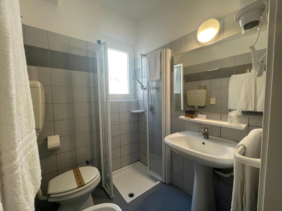 Hotel Athena Lignano Sabbiadoro Ruang foto
