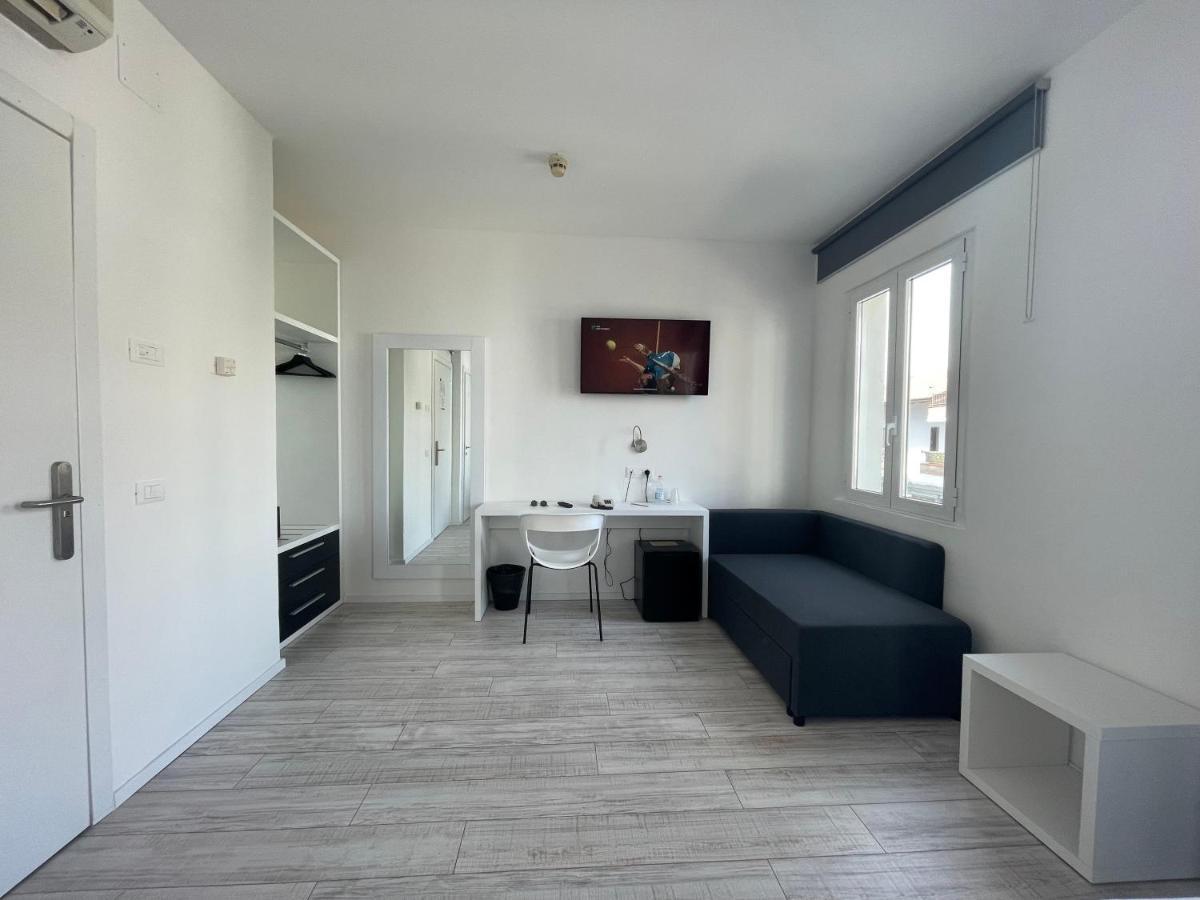 Hotel Athena Lignano Sabbiadoro Bagian luar foto
