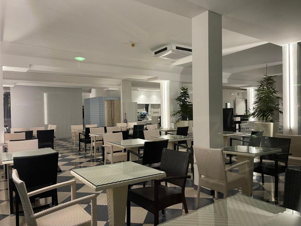 Hotel Athena Lignano Sabbiadoro Bagian luar foto